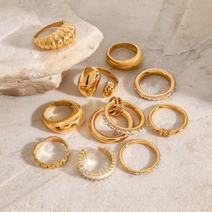 Anillo de Acero de Titanio con Circonita Europeo y Americano, Joyería de Lujo de Alta Gama que No se Destiñe, Acero Inoxidable Transfronterizo - Product Image 5