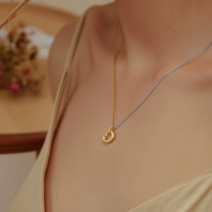 Collana con Ciondolo Diamante Angelina 6mm in Acciaio Inossidabile Color Oro e Argento, Gioielli Minimalisti da Donna per Uso Quotidiano - Product Image 5