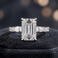 Anillo de Compromiso SHREYA DIAM con Diamante Cultivado en Laboratorio, Corte Esmeralda de 3.21 Quilates, Claridad VVS2, Certificado IGI, 2.8mm de Ancho, Bañado en Rodio
