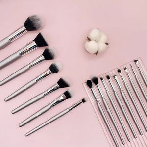 16pcs Sparkly Silver Makeup <b>Brush</b> Set Vegan Synthetic Hair Wood Handle Custom Logo Face Concealer Fan Professional <b>Brushes</b> - Product Image 3