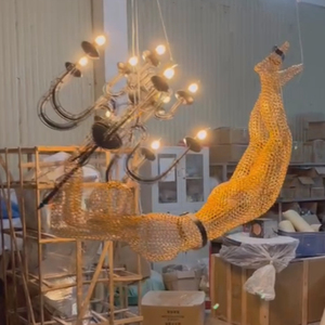 Decorazioni soffitto lampada a sospensione <span class=keywords><strong>oro</strong></span> acrobata luci a sospensione a rete modello stretta lampadario <span class=keywords><strong>donna</strong></span> ornamento statua luci - Product Image 4