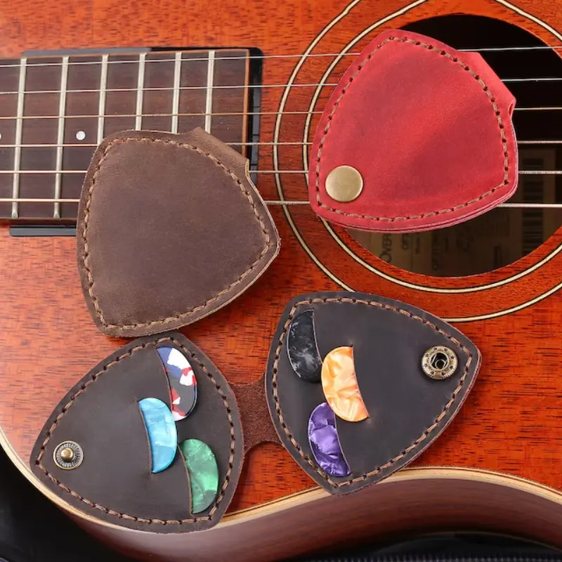 Estuche para púas de guitarra de cuero genuino, soporte para púas de guitarra personalizado, bolsa para púas, 6 ranuras para púas para guitarras