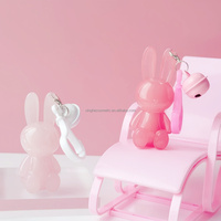 Pendentif Lapin Mignon Liquide Personnalisable (Logo, Taille, Couleur) Brillant Format Voyage Rouge à Lèvres, Gloss et Huile à Lèvres Hydratante Formule Végétalienne