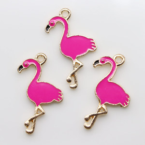 100 pièces de pendentifs flamants roses en émail, breloques en alliage d'émail en forme d'animaux pour la fabrication de bijoux - Product Image 1