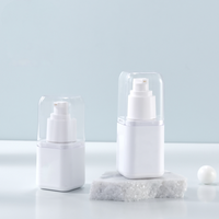 Vente en gros de voyage de luxe portable personnalisé couleur givrée en plastique PET vide carré soin de la peau lotion vaporisateur 80ml ensemble