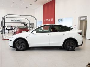 Tesla Model Y 615KM SUV Elettrico a Cinque Porte e Cinque Posti, Auto Elettrica Veloce Tesla Model Y in Vendita - Product Image 6