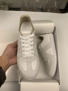 Zapatillas de deporte vintage de cuero genuino para mujer, zapatos cómodos con cordones para hombre y mujer, zapatos planos informales ligeros y transpirables - Product Image 1