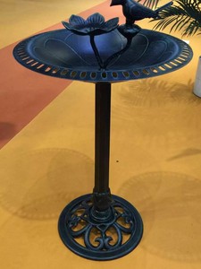 Tempat Makan Burung Vertikal Aluminium Cor Berkualitas Tinggi Tahan Cuaca untuk Taman dan Halaman Belakang - Product Image 6