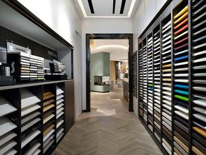 ตู้เสื้อผ้าขนาดใหญ่แบบดั้งเดิมสุดหรูพร้อมบานประตูแบบพับและตู้เก็บของอเนกประสงค์สำหรับห้องนอนและโรงแรม - Product Image 6