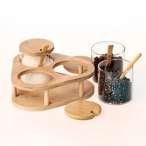 Großhandel hoch Boro silikat Küche Lagerung Glas Gewürz glas Set mit Bambus Tablett und Holz löffel