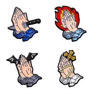 Ingrosso gesus croce spilla da preghiera cristian religioso in metallo morbido smalto spilla zaino per abbigliamento distintivo gioielli spille - Product Image 1