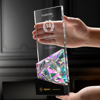 Trophée en cristal coloré créatif personnalisé, plaque en cristal arc-en-ciel, trophée en verre avec base bleue et noire transparente