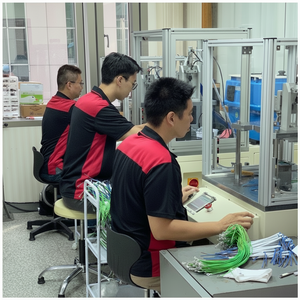 Servicio OEM de moldeado de baja presión a prueba de agua y polvo para sellado de sensores Automotrices - Product Image 1