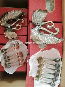 ที่วางช้อนโลหะรูปหงส์ ยี่ห้อ Nordic Tableware รุ่น Cygnus สำหรับเก็บช้อนขนมหวาน ที่วางช้อนผลไม้โลหะสำหรับครอบครัว - Product Image 3