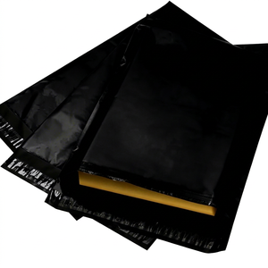 Enveloppes polyéthylène noires multi-tailles en stock, imperméables, auto-adhésives, pour l'emballage de produits variés - Product Image 1
