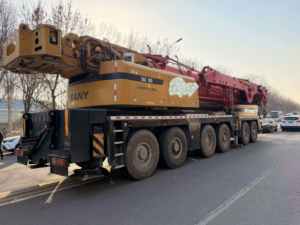 Grue sur camion SANY 350T puissante et polyvalente à rétraction rapide et bras hydraulique orientable pour les projets de relocalisation d'usines - Product Image 3