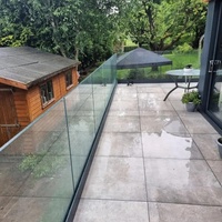 Rampe en verre à profil en U en aluminium noir à montage supérieur pour balcon et terrasse, balustrade et main courante extérieures