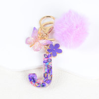 Nouveau porte-clés en résine violet avec lettre initiale, papillon, fleur et pompon moelleux, pendentif de sac tendance pour femmes et jeunes filles