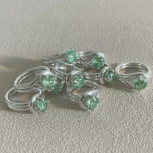 Bague en argent pur S925 de luxe léger, nœud, diamant de haute qualité incrusté, vert olive, design unique de niche, bague d'index, bagues tendance - Product Image 2