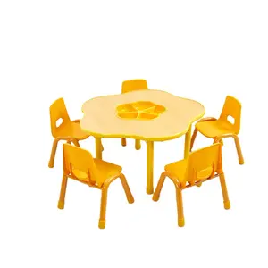 Tavolo e sedia per bambini della scuola elementare in stile Plum Blossom di fascia alta con cestello portaoggetti per giocattoli