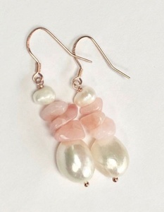 Nouvelles boucles d'oreilles minimalistes délicates en cristal rose avec perles d'eau douce, bijoux faits à la main, résistants à l'eau, pour femmes, cadeaux - Product Image 1