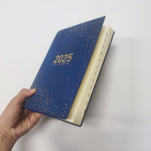 Ddp A5 tùy chỉnh Công ty logo màu xanh hải quân máy tính xách tay một trang mỗi ngày chương trình nghị sự hàng năm kế hoạch 2025 trường kinh doanh Nhật Ký - Product Image 1