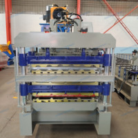 Machine de formage à rouleaux triple couche : Une machine pour la production de tuiles émaillées, de tôles ondulées à effet d'eau et de panneaux de toiture.
