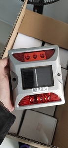 Marqueurs oculaires LED solaires à succès avec réflecteurs routiers en plastique - Product Image 4