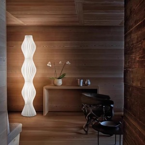 โคมไฟตั้งพื้นอะคริลิคสไตล์อิตาเลียน-นอร์ดิก สำหรับห้องนอนสุดหรู พร้อมแสงไฟสร้างบรรยากาศ ดีไซน์เงาแบบกระโปรงหญ้าสีขาว - Product Image 1