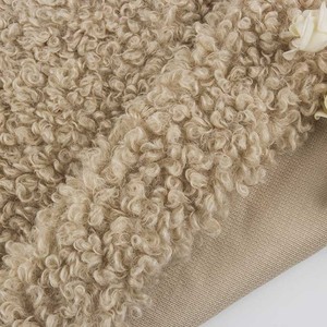 Le fabricant fournit des rouleaux de peau de mouton 100% polyester <span class=keywords><strong>Tissus</strong></span> en peluche à poil long pour la doublure Rideaux Animaux de compagnie-Chaîne en laine bouclée en velours - Product Image 3
