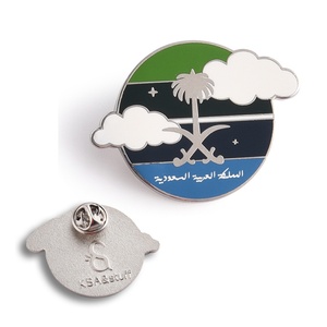 Pin Metálico Redondo Personalizado con Diseño de Paisaje, Impresión UV Plateada, Venta Caliente - Product Image 1