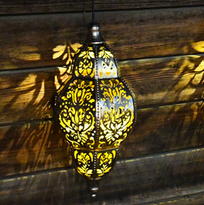 Décorations extérieures marocaines étanches en métal Lampes solaires suspendues vintage Lanterne solaire décorative de jardin extérieur - Product Image 2