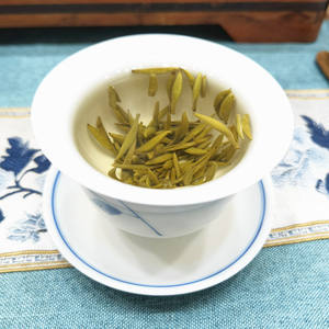 Té Jin Zhen Wang con Sabor a Jazmín, Té de Aguja de Oro con Nueve Aromas de Jazmín, Té de Aguja Plateada con Pelo Blanco de Fujian, Embrión de Té Aromatizado - Product Image 3