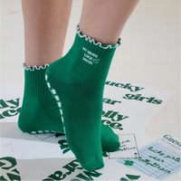 Chaussettes de Pilates personnalisées OEM ODM avec grip, broderie personnalisée, logo sur mesure pour le yoga et le Pilates