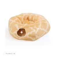Lit pour chat en tissu peluche pliable en forme de tunnel avec jouet à suspendre pour chats d'intérieur petits et moyens OEM ODM