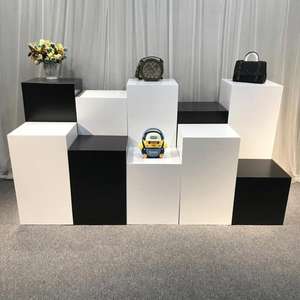 Columna Cuadrada de PVC y Tablero de Densidad Blanca Personalizada para Exhibición de Ropa y Zapatos, Base Blanca para Mostrador - Product Image 5