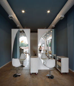 Mobilier de Salon de Coiffure Moderne de Haute Qualité, Design Intérieur Personnalisé, Éclairage LED Complet pour Salon de Beauté, Écologique et Facile à Nettoyer - Product Image 1