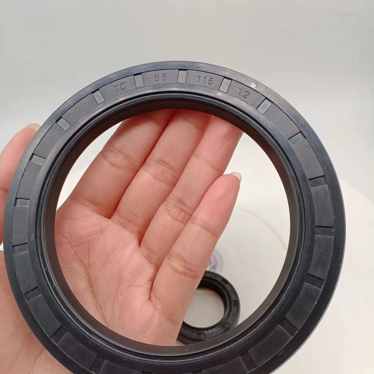 Hot sale metal oil seal truck from oil seal manufacturers