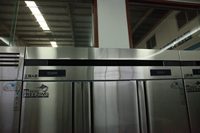 Congélateur commercial robuste à quatre portes pour buffet