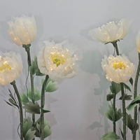 Décoration de scène de mariage luxueuse personnalisée, fleurs artificielles en soie lumineuses électriques faites à la main, décoration LED sur pied pour les événements