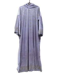 Abaya de Terciopelo con Capucha para Mujer, Lista para Enviar, Bordado con Hilo Dorado de Hojas, Corte Holgado, Túnica Islámica Modesta para Mujeres Africanas - Product Image 3
