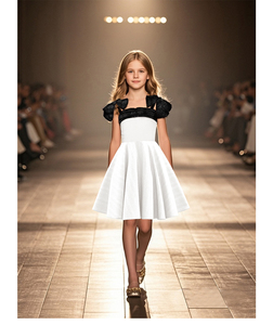 ชุดเดรสเด็กผู้หญิงลายกากบาทสีดำขาวสำหรับงานพิธีการ - Product Image 1