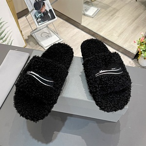 All'ingrosso <span class=keywords><strong>di</strong></span> alta <span class=keywords><strong>qualità</strong></span> <span class=keywords><strong>pantofole</strong></span> <span class=keywords><strong>di</strong></span> grandi dimensioni Casual personalizzato pelliccia soffice pantofola delle donne - Product Image 2