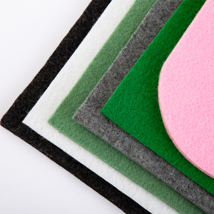 พรมใยสังเคราะห์แบบนุ่ม ผลิตจากเส้นใยโพลีเอสเตอร์รีไซเคิล 100% แบบม้วน - Product Image 4