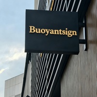 Enseigne lumineuse murale à LED, boîte à lumière en métal, enseignes en acier inoxydable pour l'extérieur, enseigne de devanture de magasin