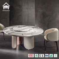 Table à manger ronde en marbre haut de gamme avec pieds ondulés rembourrés – Solution de mobilier de luxe tout-en-un pour projets de design d'intérieur de villas