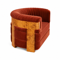 Fauteuil en velours orange brûlé avec accents en bois de burl et capitonnage cannelé pour salon