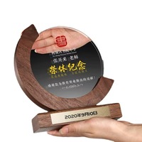 2025 trophée en cristal rond clair avec Base en bois récompenses trophées société Souvenirs cadeau verre plaque de récompense en bois