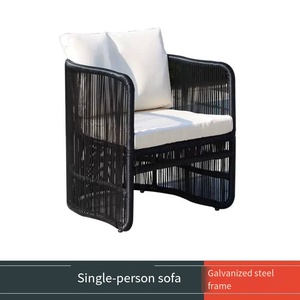 Sofá Individual para Interiores y Exteriores con Estructura de Acero, Cojín de Esponja de Alta Densidad y Exterior de Mimbre para Patios y Balcones - Product Image 1