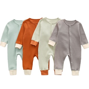 Ropa de bebé de moda al por mayor para niños, conjuntos de ropa de diseñador para bebés, peleles y monos de otoño - Product Image 1